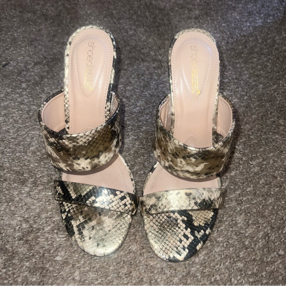Woman’s wedge shoe